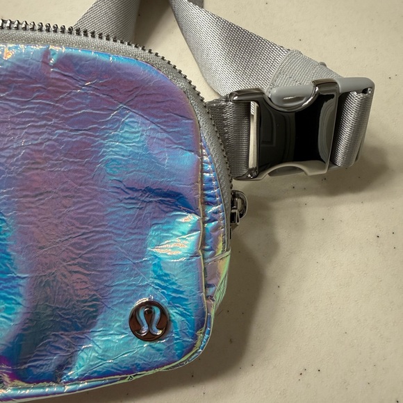 Lululemon Athletica Holographic Crossbody/waist bag/fanny back - Picture 7 of 9